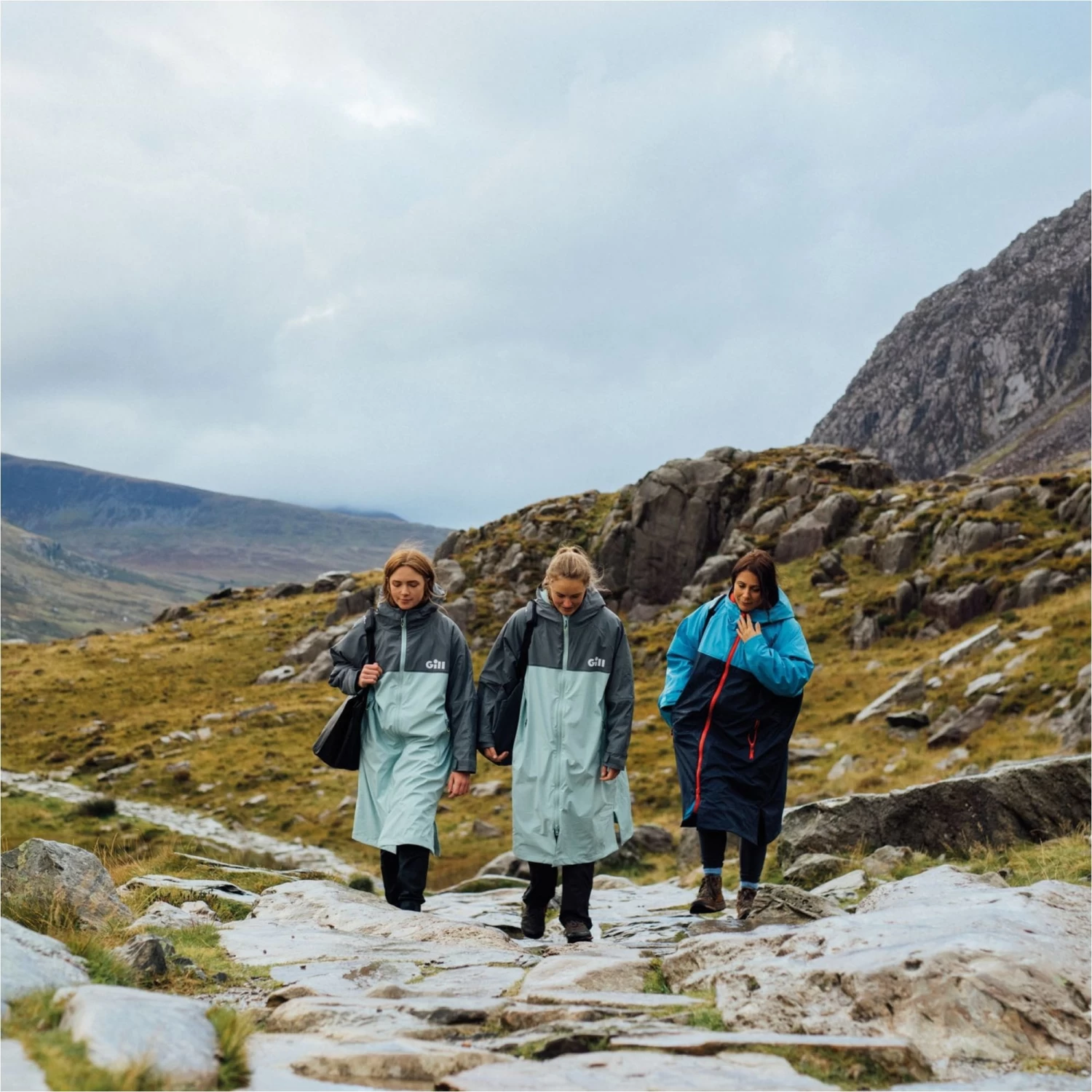 GILL Aqua Parker Change Robe - Image 5