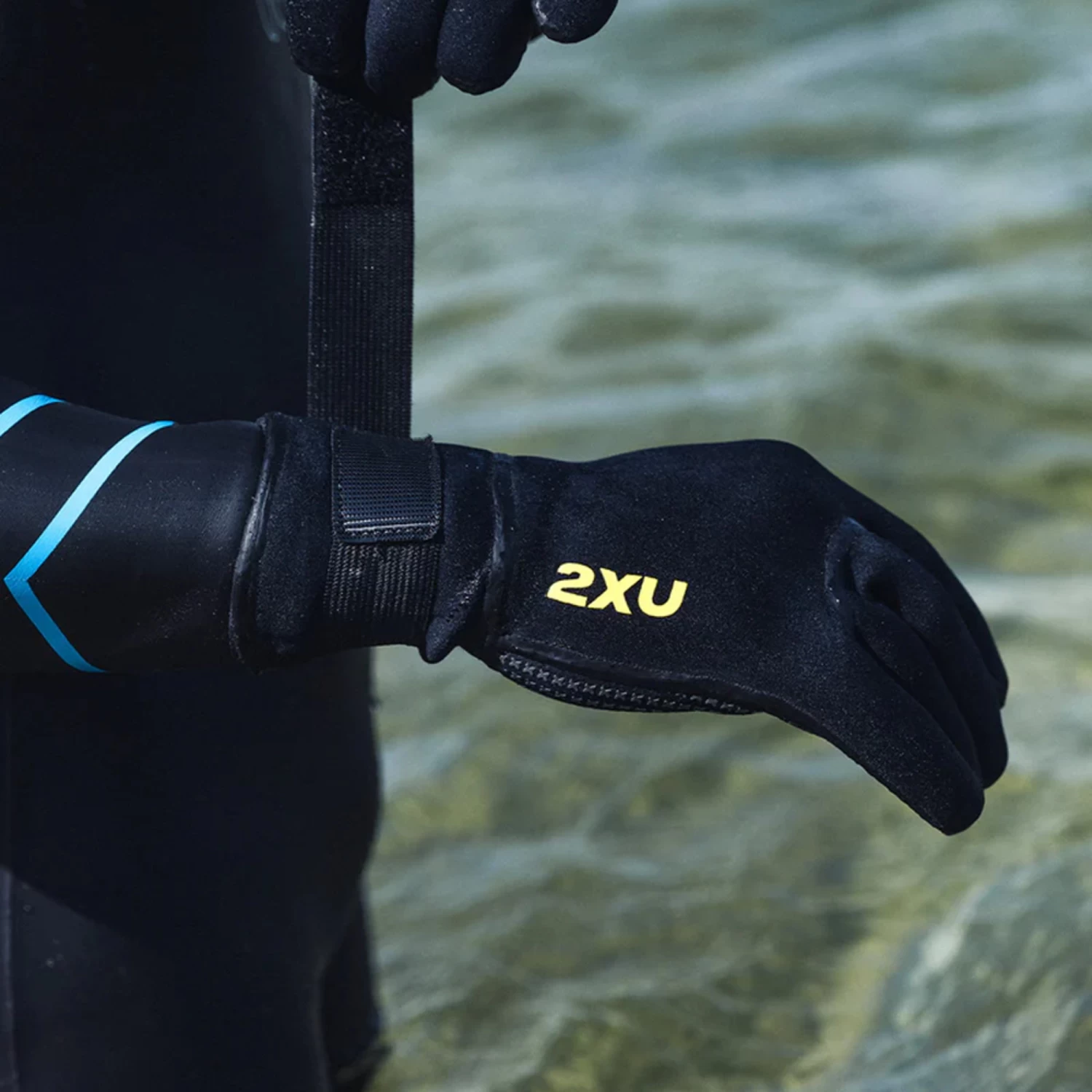 2XU Propel Neoprene Gloves - Image 4