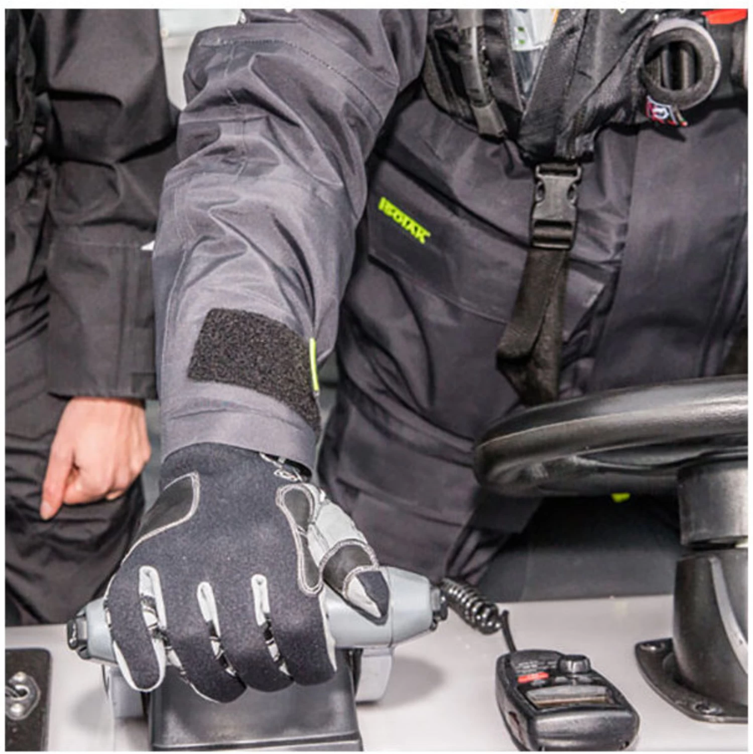 Crewsaver 3mm Tri-Season Gloves - Image 4