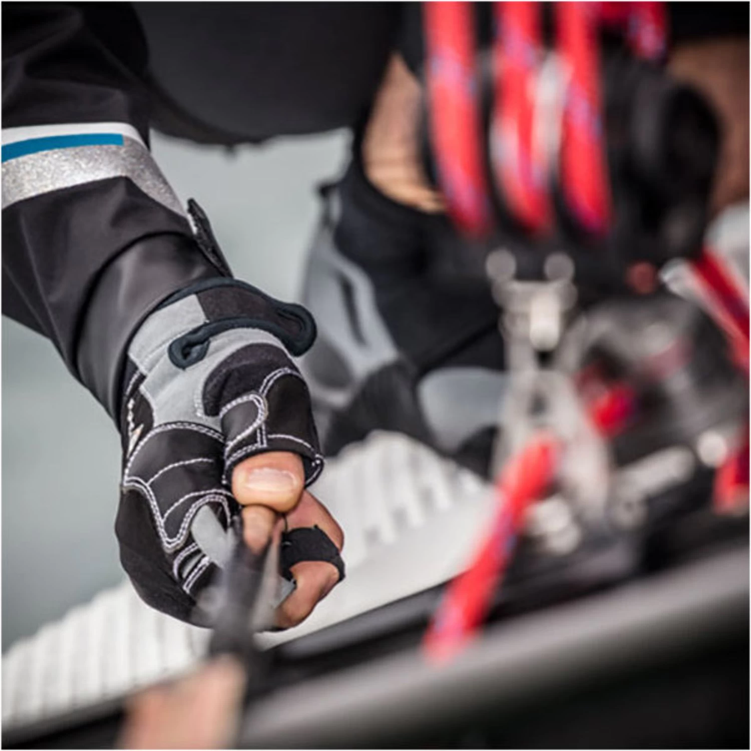 Crewsaver Short Finger Gloves - Image 4